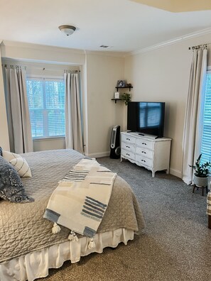 3 bedrooms, desk, iron/ironing board, free WiFi