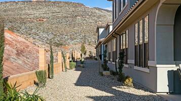 Townhome, 5 Bedrooms | Property grounds