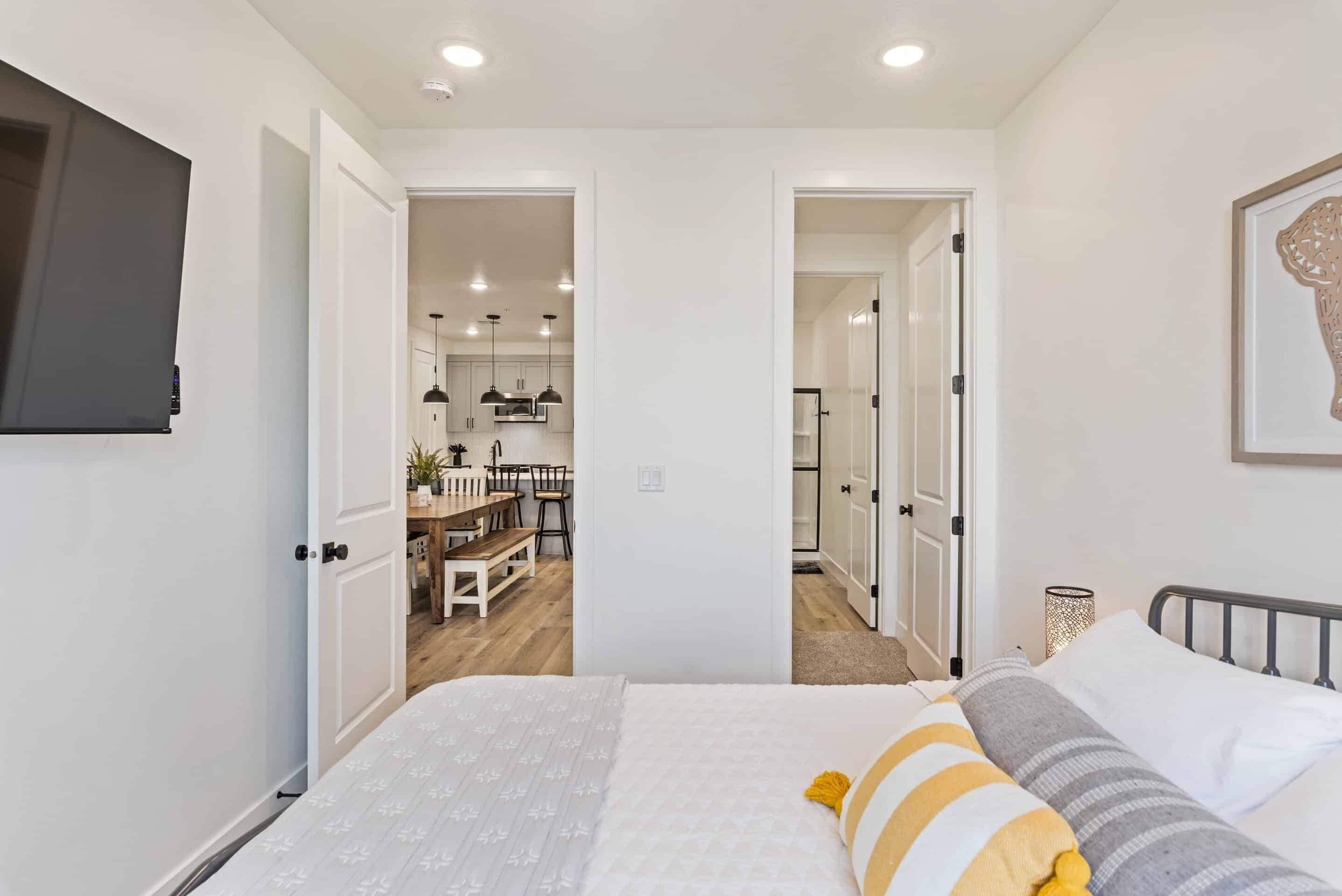 3 bedrooms, laptop workspace, iron/ironing board, free WiFi