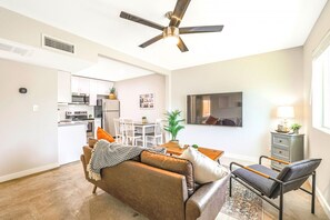 Smart TV, Netflix, servicios de streaming y biblioteca musical 