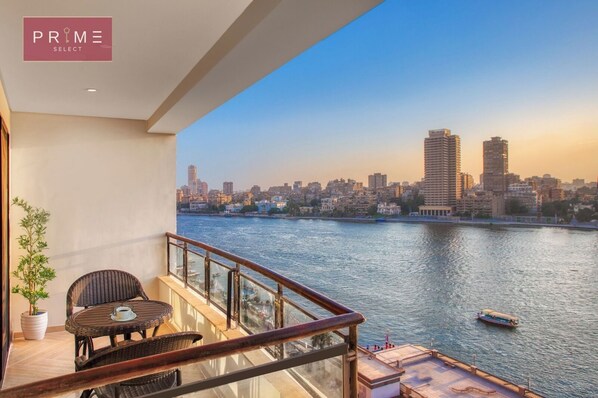 Superior-Apartment, Flussblick | Terrasse/Patio