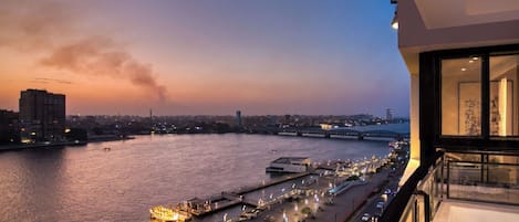 Departamento superior, vista al río | Terraza o patio