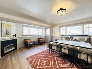 3 soverom, safe på rommet, strykejern/-brett og reiseseng for barn