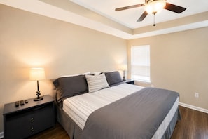 4 bedrooms, iron/ironing board, WiFi, bed sheets - Spacious Valdosta Getaway (Valdosta)