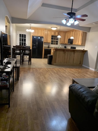 Interior. Spacious Valdosta Getaway