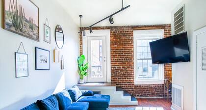 Elegant Old City Loft - Downtown