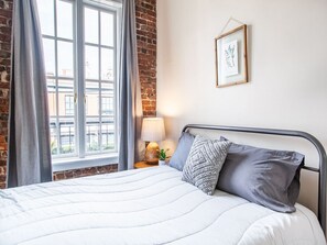 3 habitaciones, escritorio, tabla de planchar con plancha y wifi gratis 