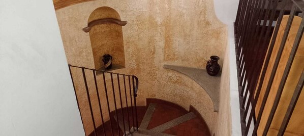 Klassieke resortwoning | Woonruimte | Een 32-inch ledtelevisie met kabelzenders en een televisie