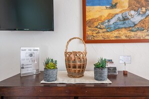 Interior - Villa Mariposa – Pool & Garden, 500m walk to Beach (Sardegna)