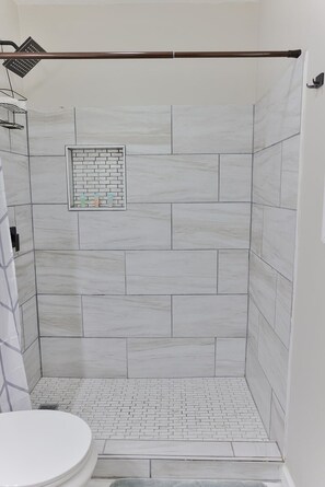 Combined shower/tub, hair dryer, towels, soap
