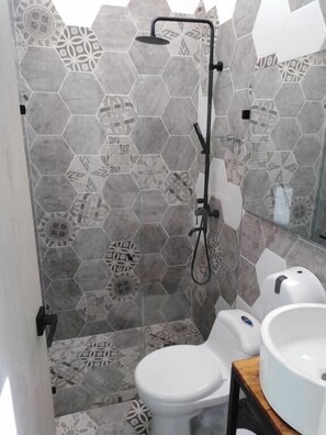 Shower, towels - Hacienda San Agustin (Marinilla)