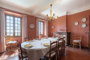 Dining - Beautiful historic house in Grasse, Côte d'Azur, between sea and mountains. (Grasse)
