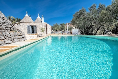 Charming Trullo with Heated pool and panoramic view