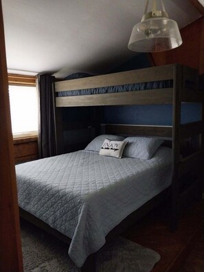 3 habitaciones, escritorio, tabla de planchar con plancha y wifi 