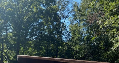 Brown County Cozy Cabin--Close to Story, Nashville, Columbus on 6 acres