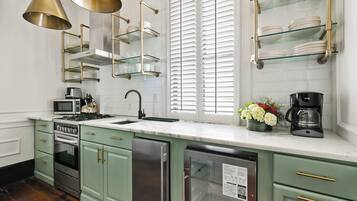 Microwave, oven, stovetop, coffee/tea maker