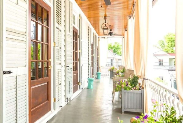 Terrace/patio - The Inns | Renovated & Charming 4BR Downtown (Charleston)