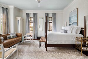 9 Schlafzimmer, Schreibtisch, Bügeleisen/Bügelbrett, Reisekinderbett