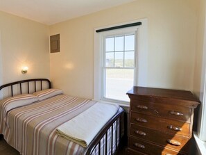 2 bedrooms, WiFi - Bay Front Days Cottage #12 (2254) (North Truro)