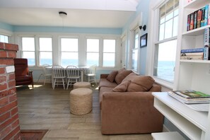 TV - Water Front Days Cottage #15 (2255) (North Truro)