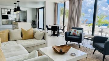 Smart TV, books, stereo