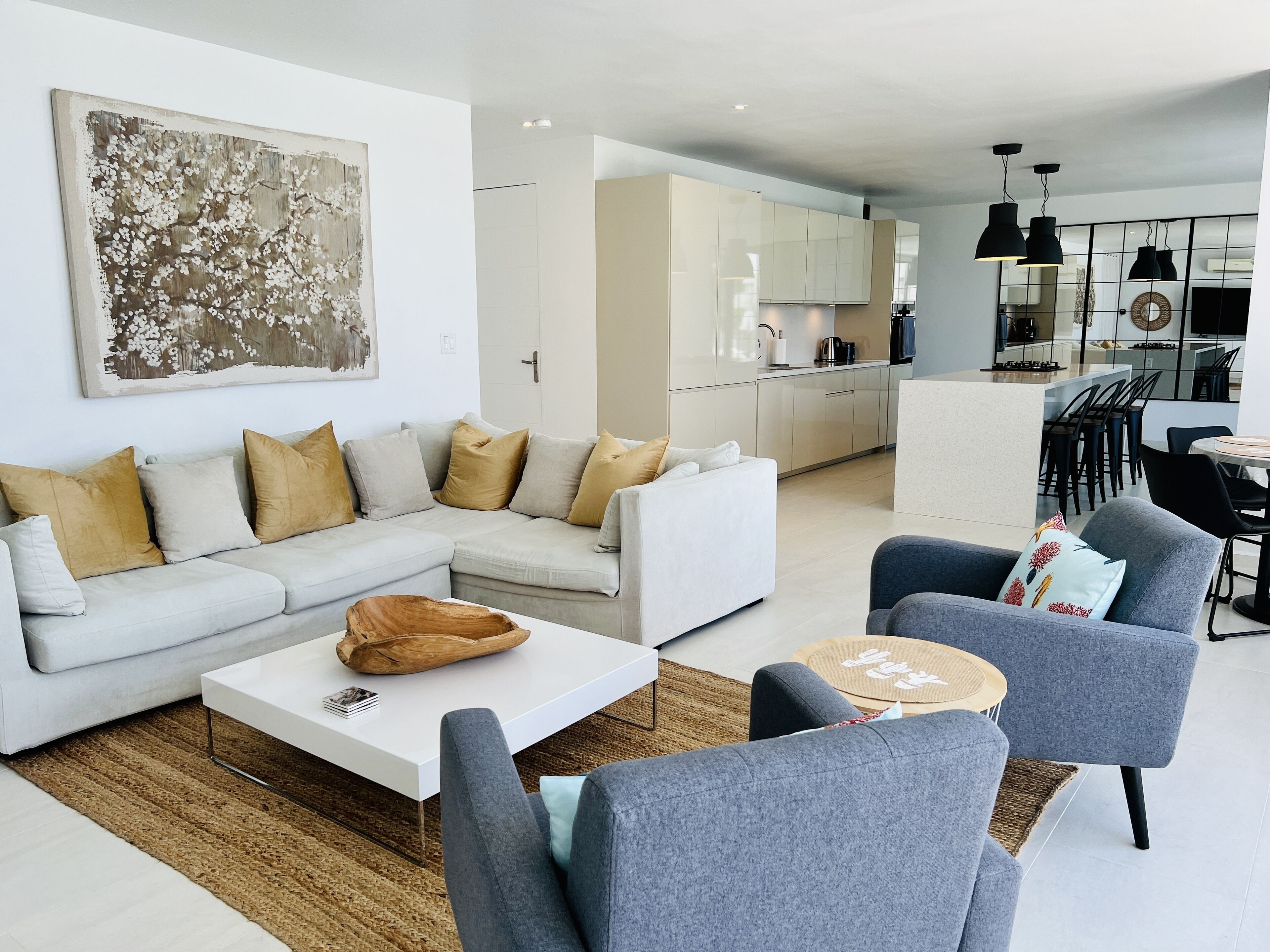 Smart TV, books, stereo