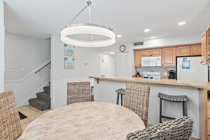 Interior - SUMMER BOOKING SPECIALS ~ BEACH SERVICE INCLUDED ~ FANTASTIC VIEWS OF THE BEACH (Miramar Beach)