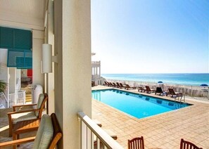 A heated pool - Gorgeous house in quaint Carillon sleeps 12 - with porch, grill, private beaches (Panama City Beach)