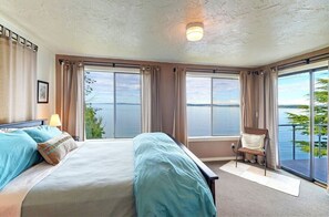 4 bedrooms, iron/ironing board, travel crib, WiFi