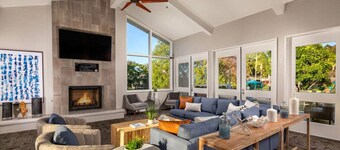 Huge Oceanside 2BR Apartment|King & 2 Queen beds