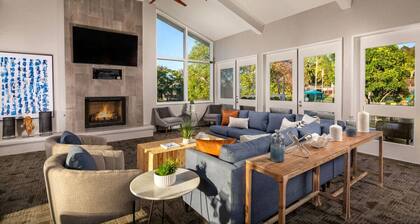 Huge Oceanside 2BR Apartment|King & 2 Queen beds