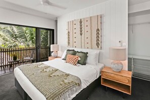 3 bedrooms, desk, iron/ironing board, travel crib