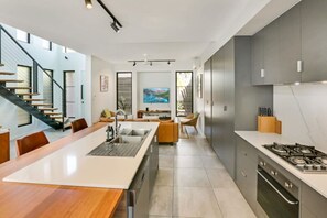 Fridge, microwave, oven, stovetop - Experience Serenity and Style at Carinya – Your Private Oasis in Palm Cove (Palm Cove)
