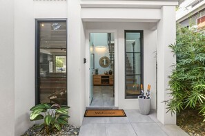 Exterior detail - Experience Serenity and Style at Carinya – Your Private Oasis in Palm Cove (Palm Cove)