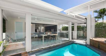 Experience Serenity and Style at Carinya – Your Private Oasis in Palm Cove