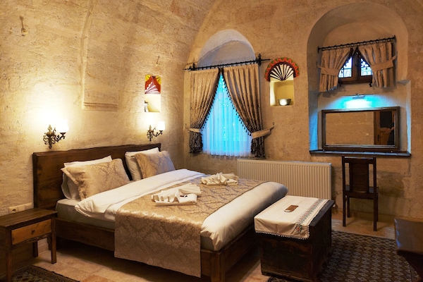 Deluxe Room | Premium bedding, desk, laptop workspace, free cribs/infant beds