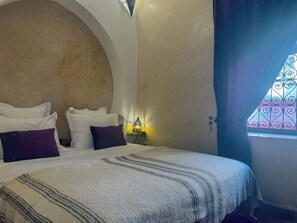 7 chambres, coffres-forts dans les chambres, fer et planche à repasser