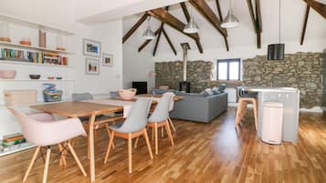 Cottage | Interior