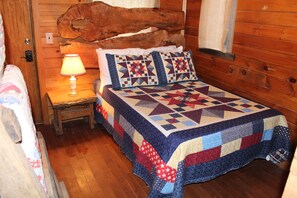 3 bedrooms, iron/ironing board, free WiFi, bed sheets - Step back in time a charming 1880 historic cabin (Jonesborough)