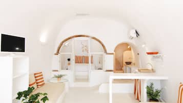 Grand Suite, Sea View | 1 bedroom, individually decorated, individually furnished, soundproofing