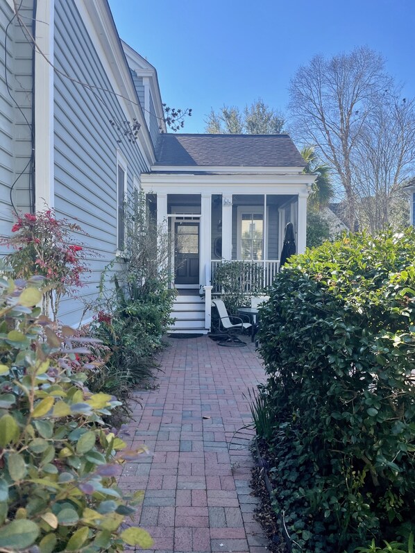 المنشأة من الخارج