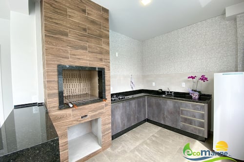 Cooktop, torradeira, talheres/pratos/utensílios de cozinha