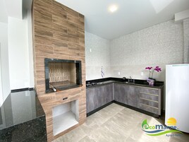 Placa de cocina, tostadora, utensilios de cocina