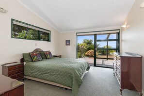4 bedrooms - Breezy on Broadview - Opua Holiday Home (Opua)