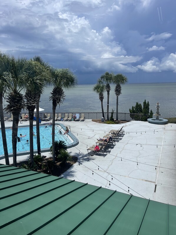 室外游泳池，恒温泳池