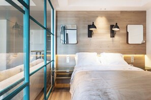 1 dormitorio, tabla de planchar con plancha, wifi y ropa de cama