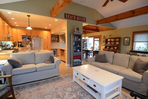 スマートテレビ、暖炉、書庫