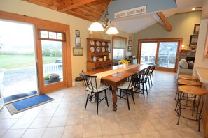 Dining - Cozy, year round beach cottage just steps to the water (East Haven)