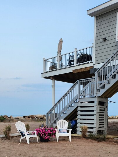 Cozy, year round beach cottage just steps to the water