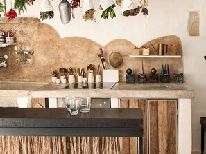 Geladeira, fogão, cooktop, chaleira elétrica